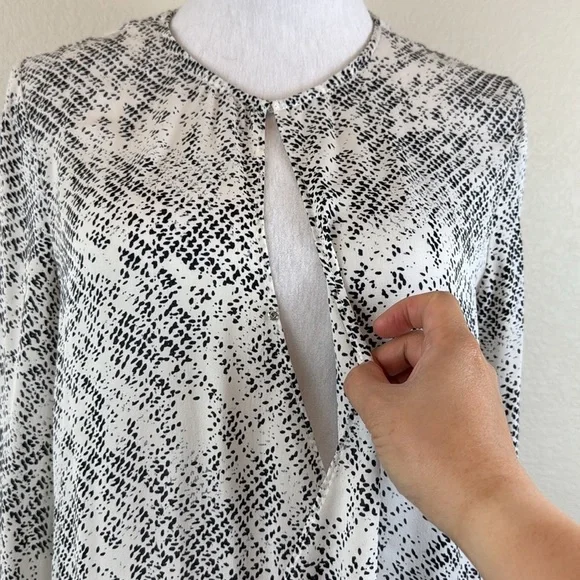 Parker White and Black Long Sleeve 100% Silk Wrap Blouse Size Small - Picture 4 of 9